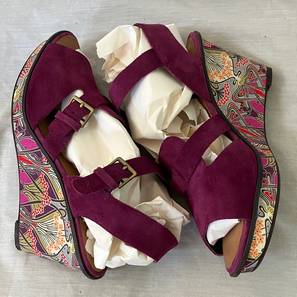 Women's Suede Buckle Wedge Sandal in Berry - Picture 6 of 16